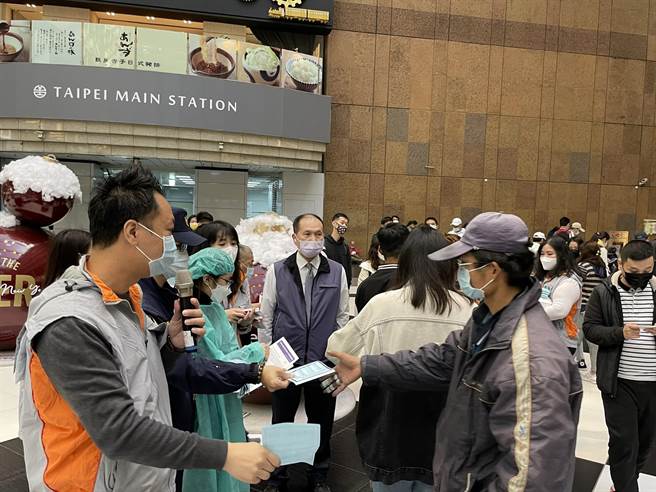 北車接種站爆滿，民眾陽排隊打BNT。（聯合醫院提供／楊亞璇台北傳真）