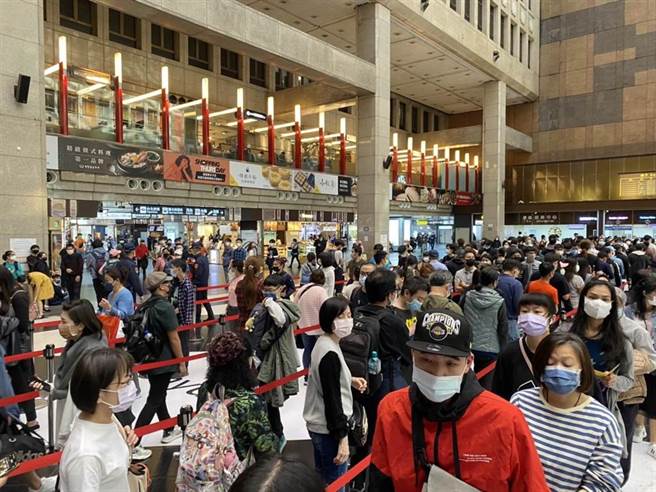 北車接種站人潮。（聯醫提供／楊亞璇台北傳真）