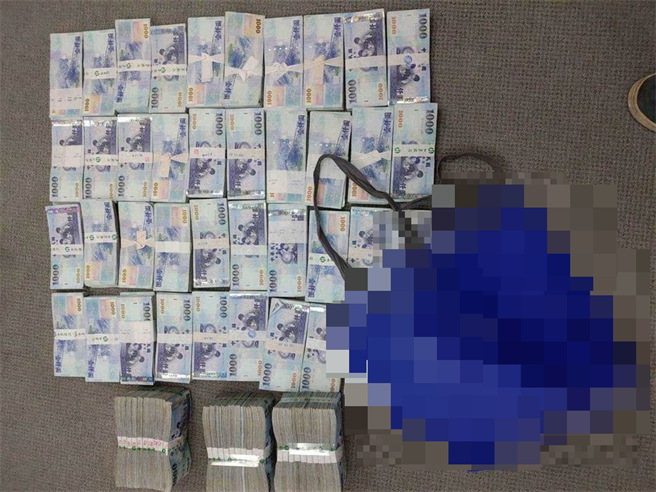 桥头地检署指挥廉政署等单位搜索中油炼制事业部执行长徐汉的办公室，起出一批现金。（翻摄照片／林瑞益高雄传真）