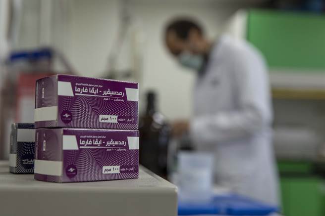 抗病毒药「瑞德西韦」与默沙东口服药「莫纳皮拉韦」抑制Omicron的效果，与抑制Delta同样有效。(图／美联社)