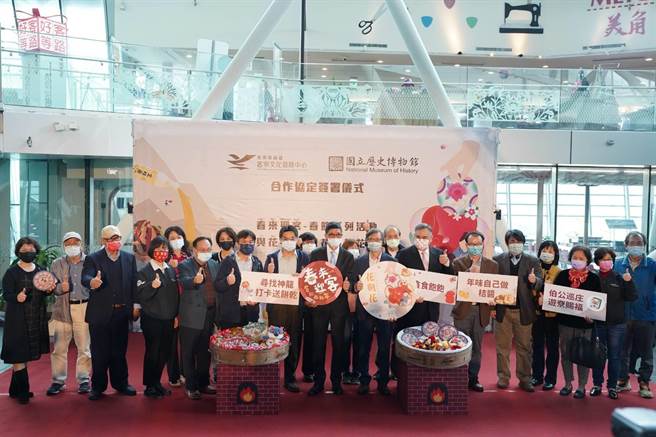 客委会客发中心与国立歷史博物馆签约6年合作协定。（客发中心提供／谢明俊苗传真）