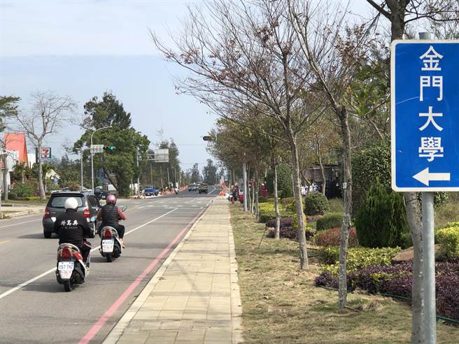 金門交通幹道環島北路一段、高陽路原封路施工，在施工團隊連日努力下，目前均已開放通車。（李金生攝）