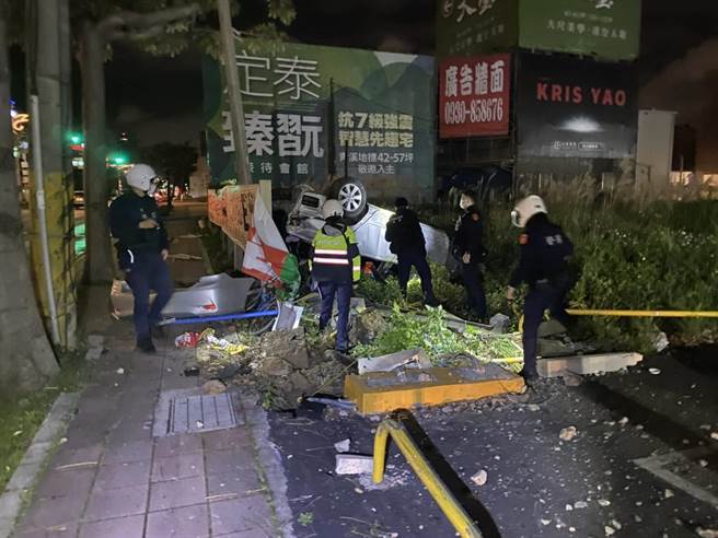 桃园市雷姓男子酒驾自撞，酒精浓度高达1.42毫克。（翻摄照片）