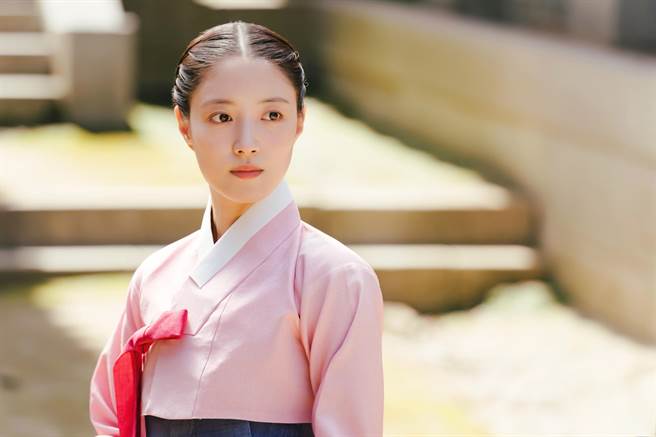 李世荣在《衣袖红镶边》中饰演宫女德任。（friDay影音提供）