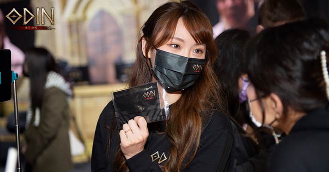 人气实况主 — 小葵直播参与摊位活动。(图／业者提供)