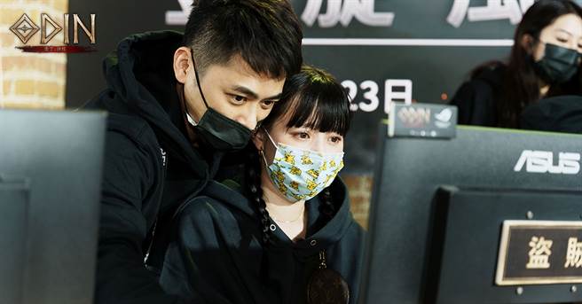 人气实况主 —金旋风传授玩家策略。(图／业者提供)