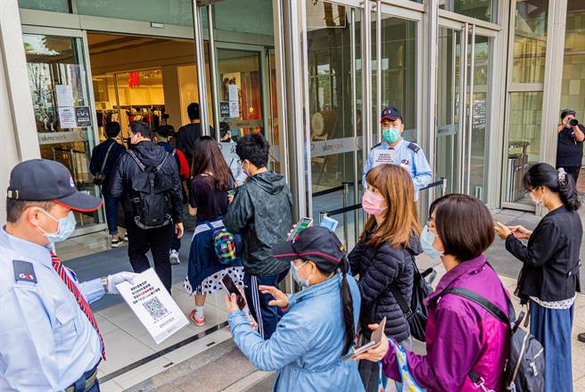 防疫优先，业者落实防疫措施。（柯宗纬翻摄）