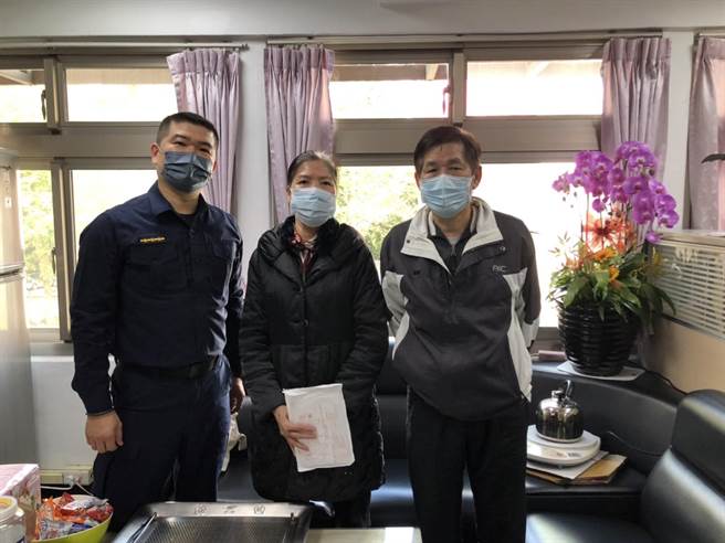 農曆春節將至，新北市板橋警分局防治組警員王閔南主動出擊，幫助失蹤長達22年的無名屍找到家屬。（板橋警分局提供）