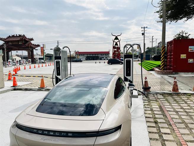 台湾保时捷嘉义水牛高速充电站正式启用。(业者提供)