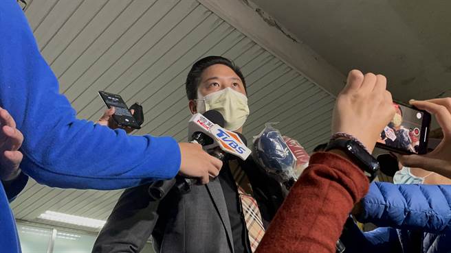 新北地院合议庭，今裁定羁押禁见林秉枢。林的律师陈顶新受访时表示，已着手提出抗告，对于裁定结果非常失望、遗憾。（蔡雯如摄）