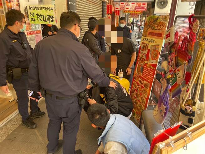 警方循线将10余名嫌犯逮捕到案。(翻摄照片／林郁平台北传真）