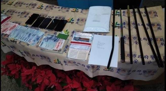 警方查扣到犯案工具、安非他命等赃证物。(翻摄照片／林郁平台北传真）