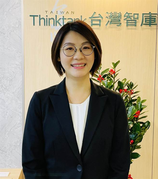 龙团队正国会推出女将蔡美华，将和泛新系立委何欣纯推出服务处副主任赖美莲、前市议员张芬郁等，出现「三雌争霸」的局面。（蔡美华提供）