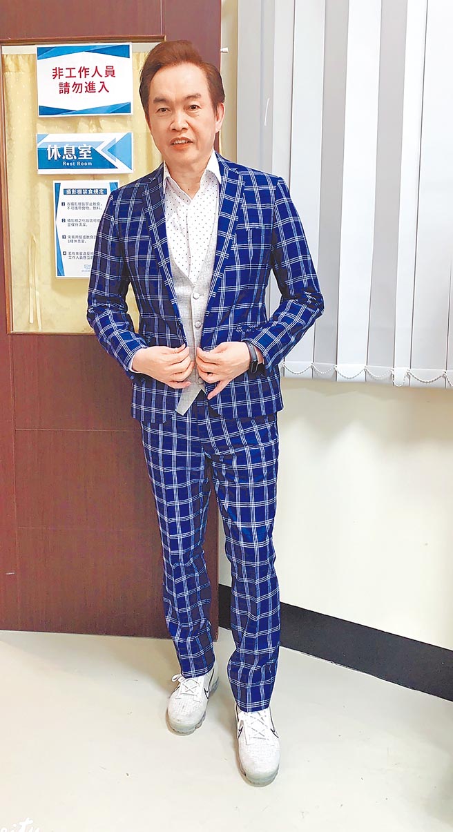 康康是演藝圈第一個模仿蔡頭的人。（康康提供）