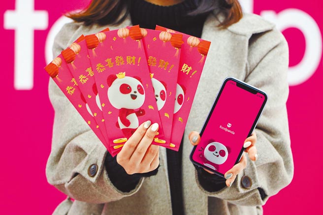 今年农历年为了防疫，相信民眾都会选择留在家中安心抗疫，而foodpanda就贴心在除夕到初六（31日至2月6日）带来「胖胖达来拜年」贺岁活动（见图），每天祭出各一组美食外送、生鲜杂货的限定优惠码。（foodpanda提供）