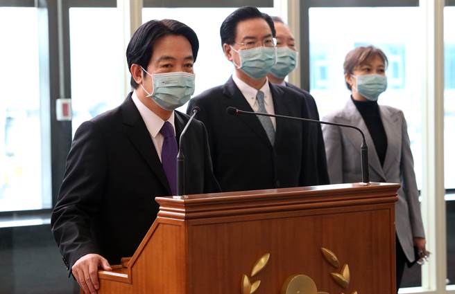 賴清德副總統25日率團出訪，他表示，這次以總統蔡英文特使身分，參加宏國首名女總統卡蕬楚宣誓就職典禮，也將捐贈防疫物資，用實際行動深化邦誼，展現對新任政府的支持。（資料照/陳麒全攝）