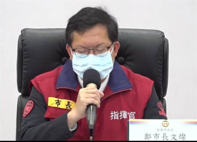 桃园市长郑文灿说明目前採检状况，包括越南移工及龟山某科技大厂採检都为阴性。(杨宗灏翻摄)