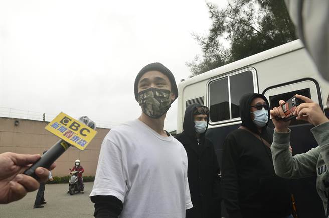 艺人胡睿儿在夜店楼梯捡尸性侵，遭判2年定谳。他在2020年7月入狱，日前申请假释获准。（赖佑维摄）