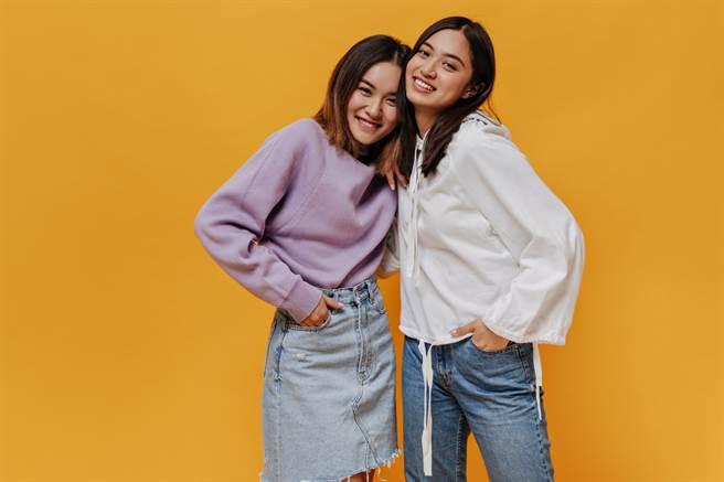 生肖属牛、马、羊、猴、鸡的人个性正直，最重视朋友，要好好珍惜。（示意图／shutterstock）
