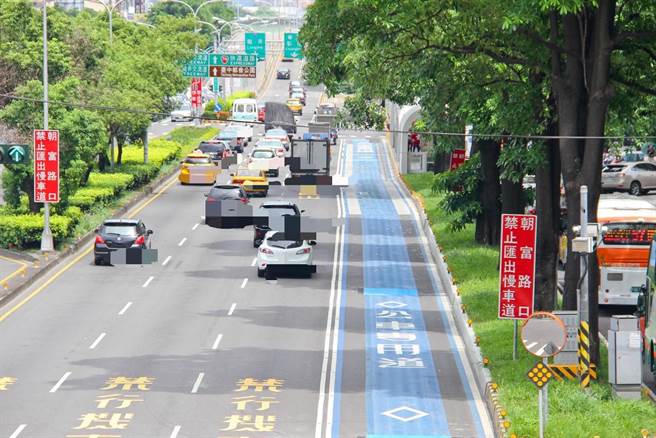 台湾大道是台中市与高速公路连接的重要道路。（卢金足摄）