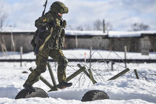 隨著俄國與烏克蘭緊張日生，女兵們將擔負關鍵支援角色。(圖/俄國國防部)
