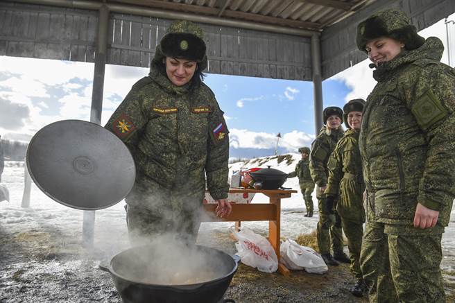 除了軍事競賽外，還有創意、烹飪與智力競賽等項目。(圖/俄國國防部)