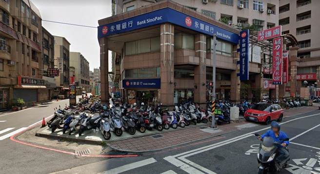 台南市今天新增1起本土確診病例，據了解，一名永豐銀行永康分行員工確診。（翻攝自Google Maps）