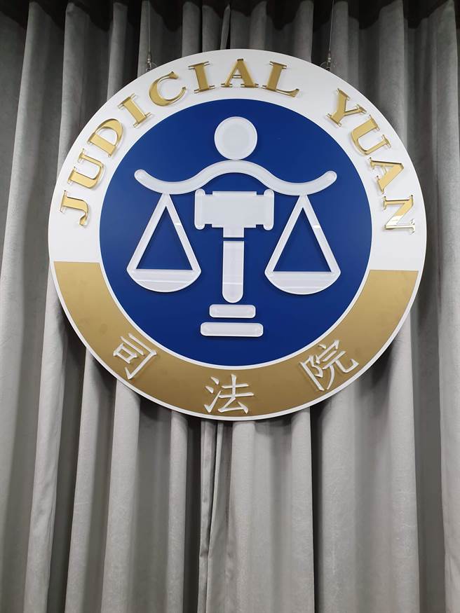 司法院长许宗力致祭最高法院吴明轩庭长，感怀一生奉献司法。本报资料照片