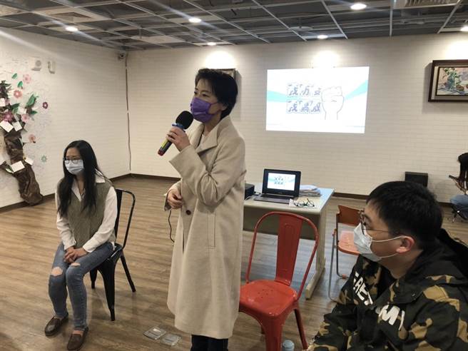 台北市副市長黃珊珊今受訪證實4學生、1教職員確診。（北市觀傳局提供／楊亞璇台北傳真）