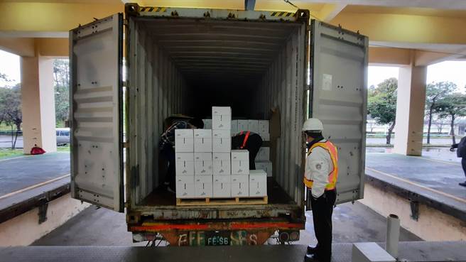 图为大陆拒收的立陶宛兰姆酒，最后落脚台湾。(图/中央社)