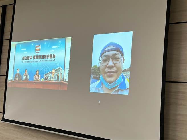 劉姓婦人28日上午在中壢警分局與失散40年的弟弟相認。(楊宗灝翻攝)