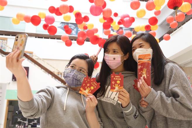 迎接春節到來，台中市文化局所轄各藝文場域將於大年初四起舉辦活動，並發送福袋、創意紅包等，邀民眾來走春。（文化局提供／林欣儀台中傳真）
