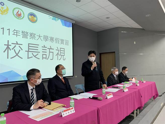 陈檡文与训练中心主任梁国伟除共同聆听学生对于实习课程的建议，勉励大家持续强化各项消防战术课程、精进战技及体能。(警察大学提供)