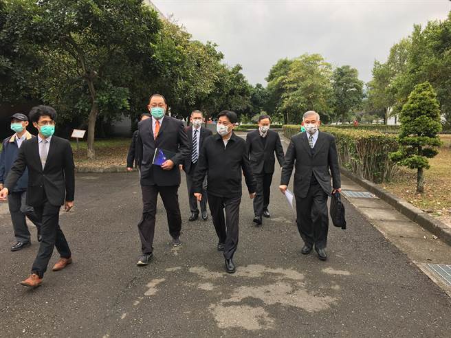 警大校长陈檡文日前前往南投竹山消防训练中心，关心寒假期间在此实习消防救灾课程的49位学生。(警察大学提供)