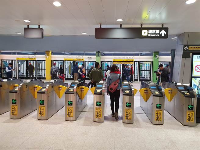 新北市卫生局今公布4名外县市确诊者个案足迹。图为捷运环状线。（本报资料照）