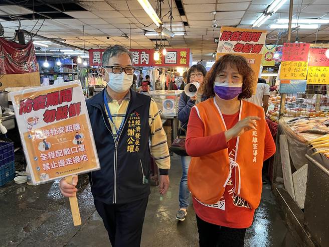 台中市經濟發展局通令全市42處公有市場，加強防疫準備，民有市場、黃昏市場、夜市進行宣導。（台中市府提供／盧金足台中傳真）