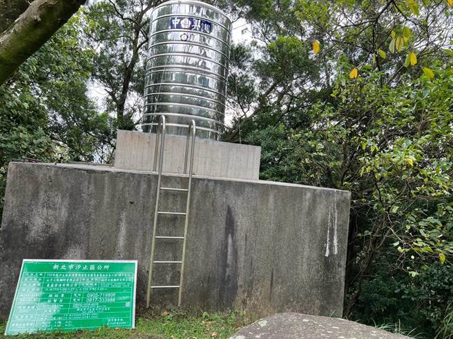 新北市水利局增設5噸儲水塔，改善汐止長青里供水問題。（新北市水利局提供）