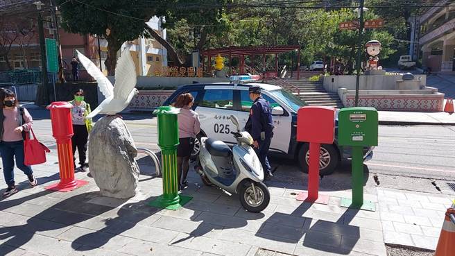 谷關飯店女員工欲提領160萬元現金，谷關派出所警員主動護鈔。（和平警分局提供／陳淑娥台中傳真）