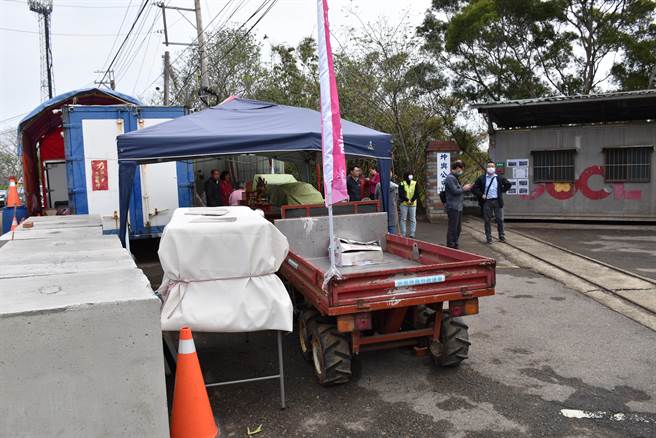 苗栗县政府驳斥外界质疑核准坤舆公司设置过程有问题。（谢明俊摄）