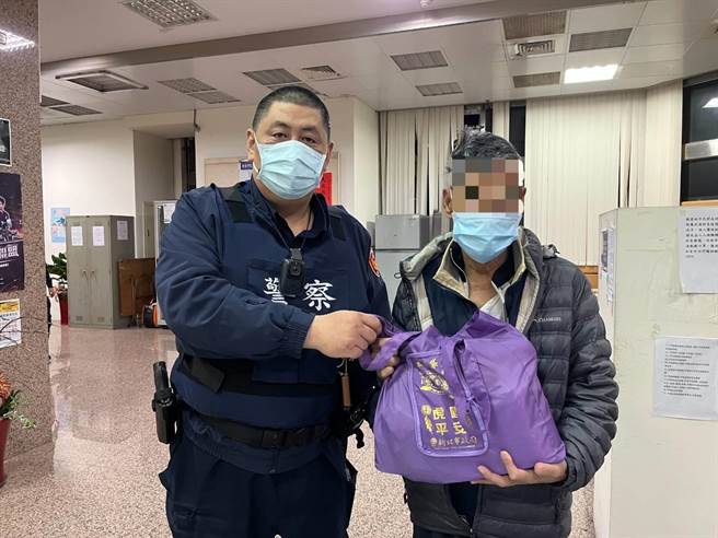 新北市永和警分局关心辖区弱势。（永和警分局提供）