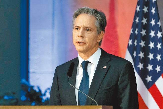 大陆国务委员兼外交部长王毅27日应约与美国国务卿布林肯（见图）通电话，双方一致同意在两国外长间保持经常性对话。（美联社）