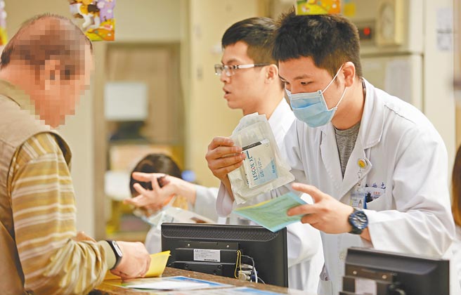 衛福部表示，春節期間慢性病民眾可持處方箋提前10日領藥。(本報資料照片)