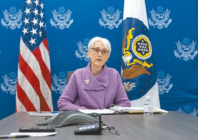 美国副国务卿雪蔓26日表示，北京冬奥会可能会影响俄罗斯入侵乌克兰的时间，并补充说，如果两者发生在同一时间，中国领导人习近平会不高兴。（摘自雪蔓推特）