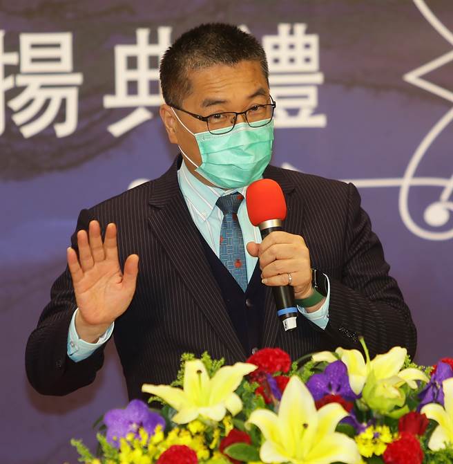 内政部长徐国勇表示，基于人道及家庭团聚，考量3姊妹皆未成年及还在就学，在法令许可范围内，暂时不会限令她们出国，请她们安心过年。（资料照/季志翔摄）