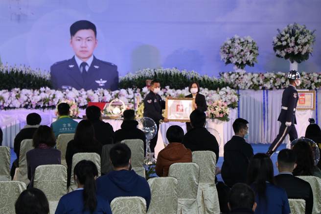 蔡英文总统亲临吊唁，颁发褒扬令。（廖素慧摄）