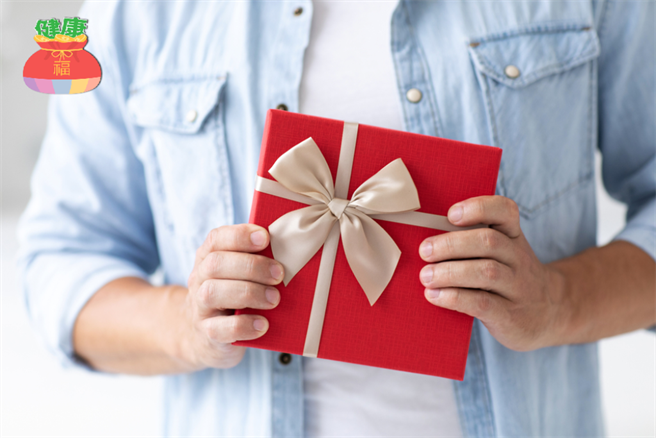 保健品不能随便送 拜年送礼必知健康禁忌。(示意图/Shutterstock)