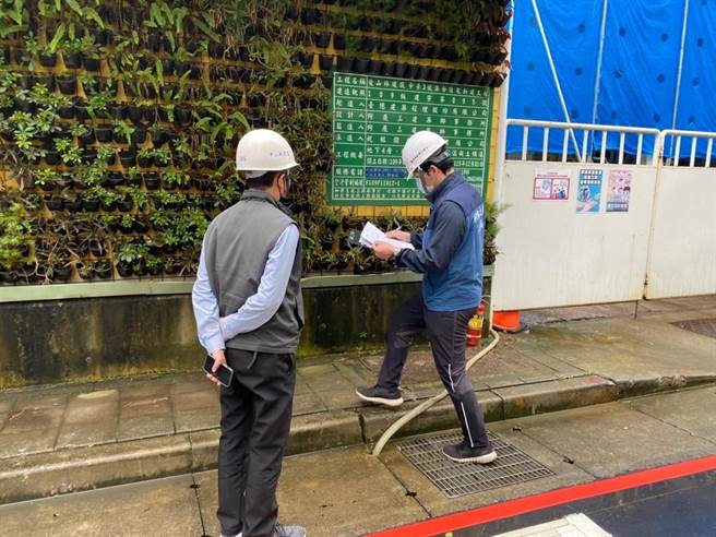 保障春節連假期間建築工地安全，新北市工務局實施「建築工地安全防護聯合稽查」，目前已完成全市41處工地稽查。（新北市工務局提供）