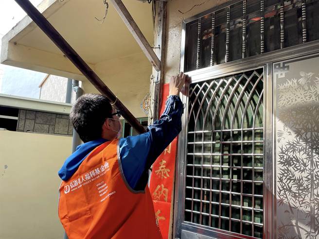 弘道基金会连续13年发起「寒冬助老刻不容缓」-独居弱势长辈关怀计画。（弘道老人福利基金会提供／林良齐台北传真）