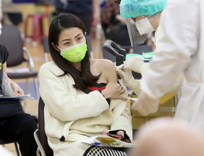 今日是春节第一天，各县市也在连假加开疫苗接种服务。（图／示意图，记者郑任南摄影）