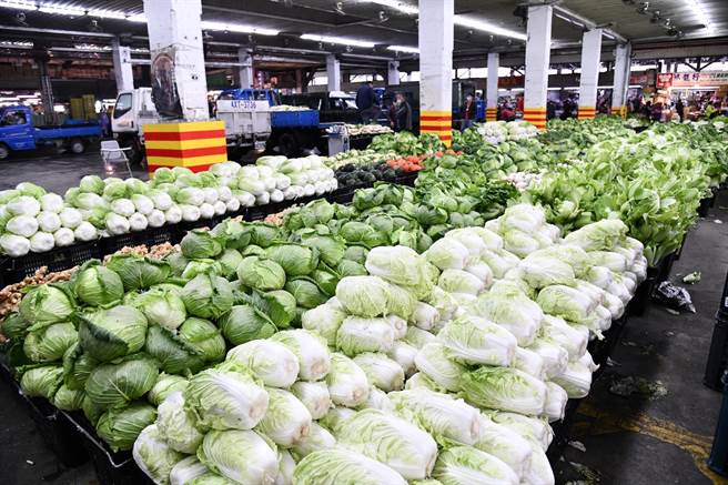 因年前气候佳，花莲蔬果价格及供货量维持稳定。（花莲县府提供／王志伟花莲传真）